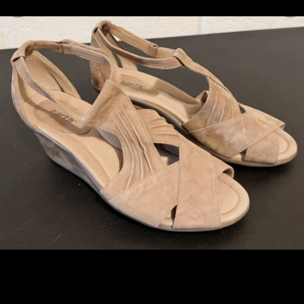NEW! Earth Origins Suede Sandals